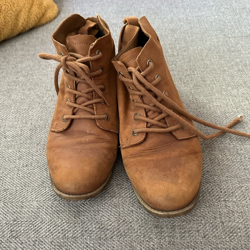 Steve Madden faux suede boot